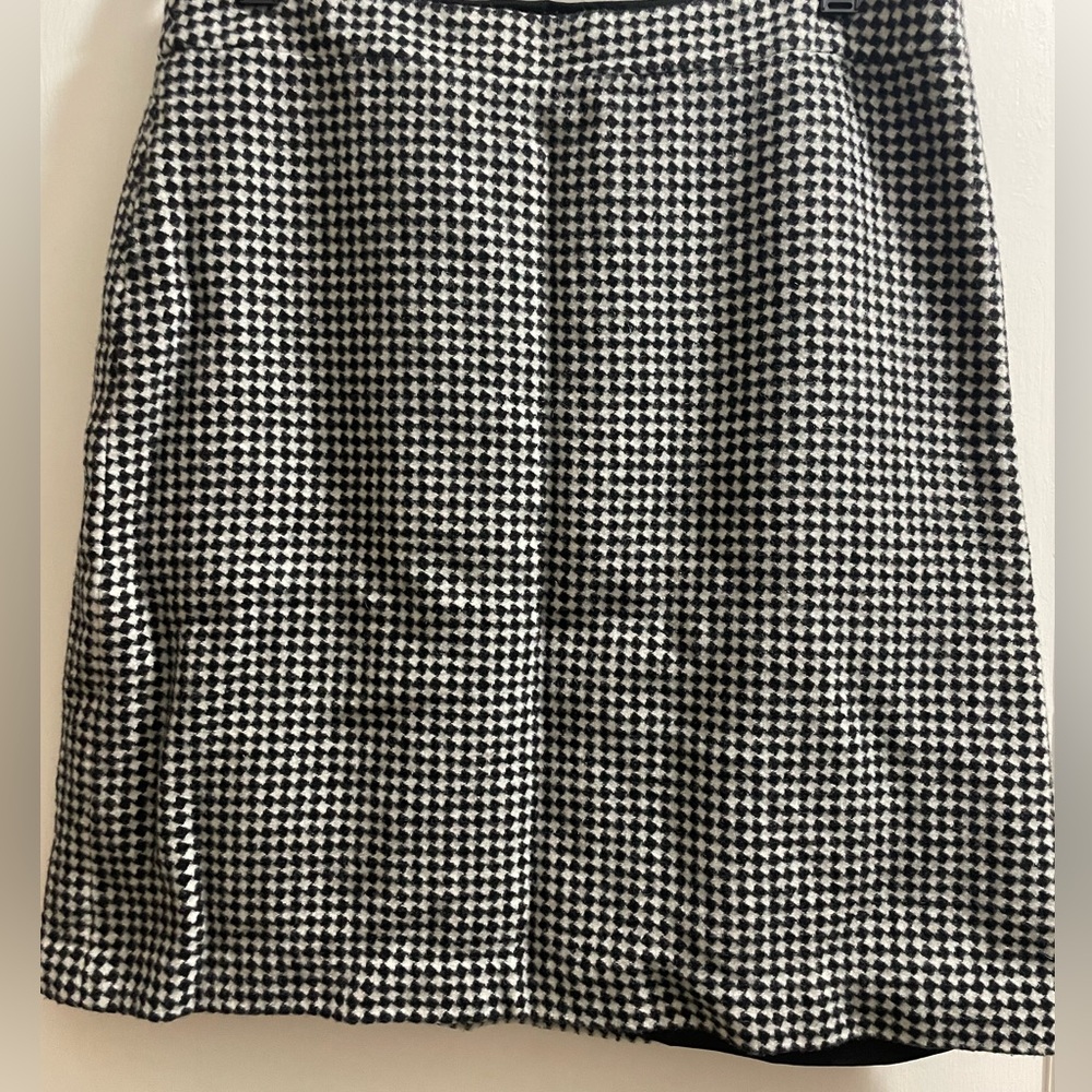Black and cream tweed pencil skirt.